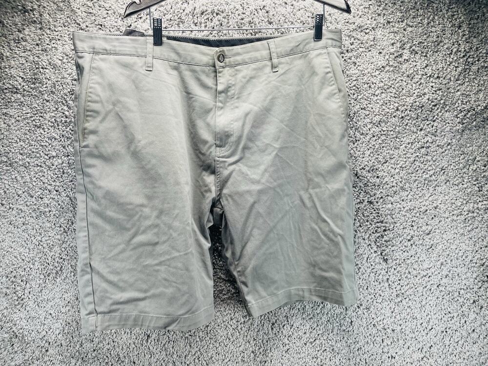Volcom Men’s Shorts 40 Gray Chino Golf Skater Pockets Casual Quality Zip Button